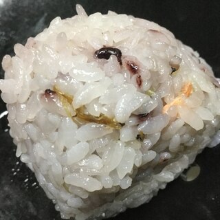 銀鮭と花カツオでおにぎり